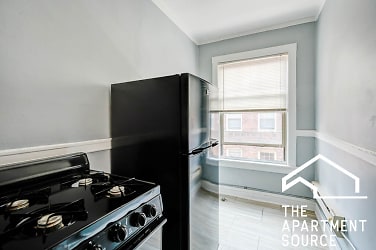 3265 W Wrightwood Ave unit 3W - Chicago, IL