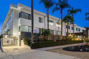Live In One Of The Best Locations In Los Angeles - Hollywood Hills Apartments - Los Angeles, CA