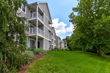 Hidden Lake Apartments - Stow, OH