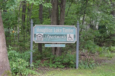 120 Toepher Dr unit Two - Houghton Lake Heights, MI