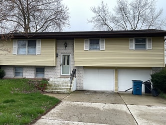 2041 W 96th Pl - Crown Point, IN