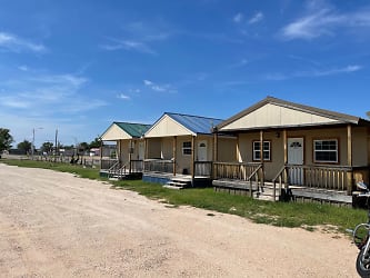Desert Dove RV Park And Cabins Apartments - Stinnett, TX
