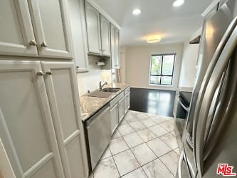 7300 Franklin Ave #451 - Los Angeles, CA