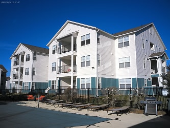 Campus Lodge Apartments - Columbia, MO
