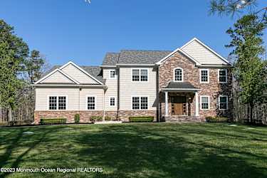 3 Iroquois Ct - Colts Neck, NJ
