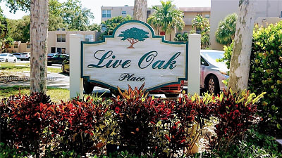9440 Live Oak Pl #401 - Davie, FL