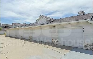6255 Beechtree Dr - West Des Moines, IA