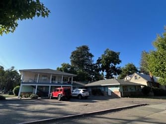 211 W 1st Ave - Chico, CA