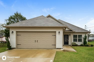 48 Carriage House Rd Sw - Bessemer, AL