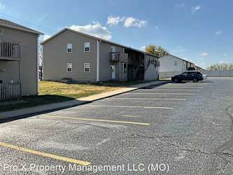4551 E Zora St - Webb City, MO