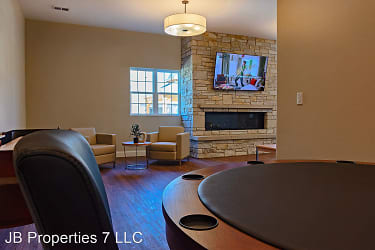Foxtown Townhomes Apartments - Mequon, WI