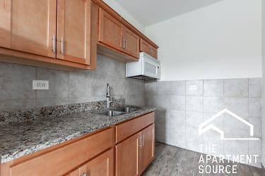 2712 N Milwaukee Ave unit 201 - Chicago, IL