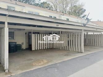 221 Chads Ford Way - Roswell, GA