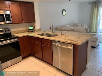 5200 NW 31st Ave #36 - Fort Lauderdale, FL