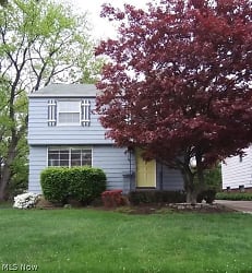 1381 Dill Rd - South Euclid, OH