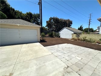 7567 McConnell Ave - Los Angeles, CA