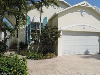 6078 Waterway Bay Dr - Fort Myers, FL