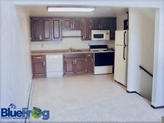 2350 Canter Ln - Green Bay, WI