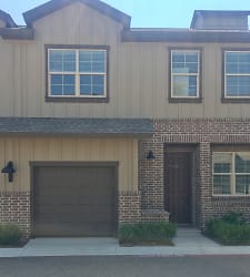 Gated 3 Bdrm 2.5 Bath Townhome With Attached 1 Car Garage - Lubbock, TX