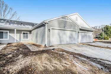 15921 Cedar Dr - Grand Haven, MI