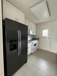 11311 Tampa Ave unit 15 - Los Angeles, CA