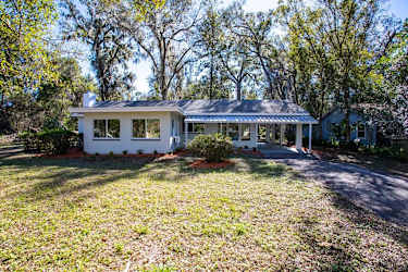 1600 Ace Park Dr - Orange City, FL