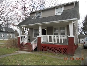 974 Lovers Ln - Akron, OH