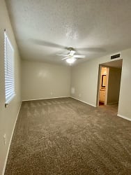 4025 Crow Rd - Beaumont, TX