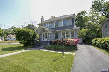 233 Doremus Ave - Ridgewood, NJ