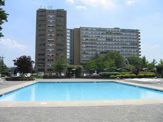 Cooper River Plaza Apartments - Pennsauken, NJ