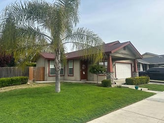 470 W Lilac Ave - Reedley, CA