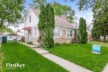631 Hull Ave - Westchester, IL