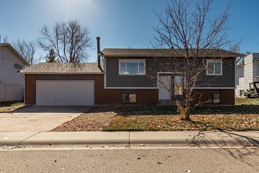 807 Foxtail St - Fort Collins, CO