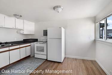 1488 E Whidbey Ave - Oak Harbor, WA