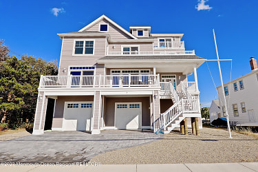 6 N Bayview Ave - undefined, undefined
