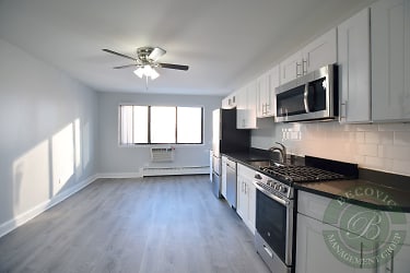 5534 N Kenmore Ave unit 502 - Chicago, IL
