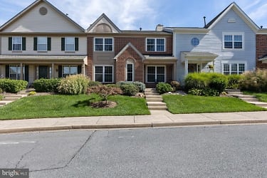 871 Waterford Dr - Frederick, MD