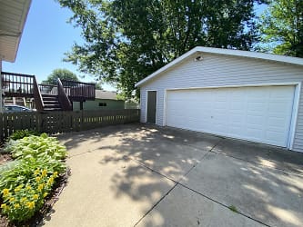1934 49 1/2 St NW - Rochester, MN