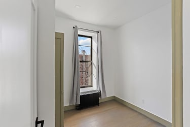 Room for rent. 414 4th Avenue - New York City, NY