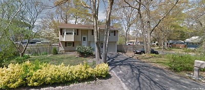 272 Lake Dr - East Patchogue, NY