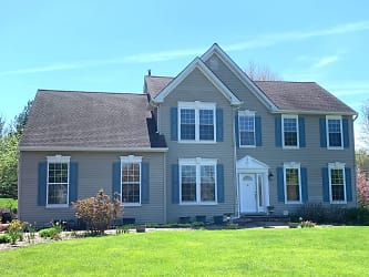 102 Springhill Dr - Downingtown, PA