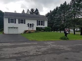 18 Briarcliff Dr - Horseheads, NY