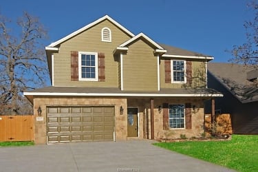 4103 Whispering Creek Dr - College Station, TX
