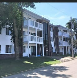 Gervais Lakes Apts - Family & Pet Friendly At An Affordable Price Apartments - Vadnais Heights, MN