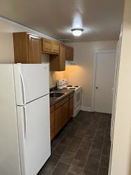 168 4th Ave unit Apartment - Montgomery, WV