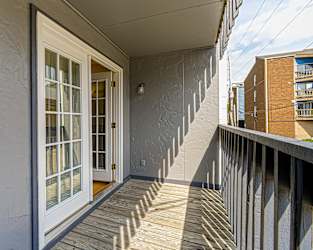Pfeffer Apartments - Champaign, IL