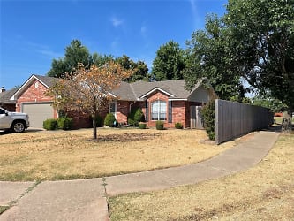 224 Midway Dr - Norman, OK
