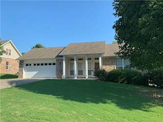 3438 Madison Dr - Fayetteville, AR