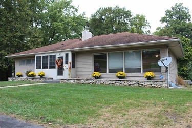 411 Wooster Rd - Winona Lake, IN
