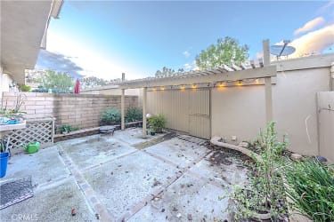 10316 Columbia River Ct - Fountain Valley, CA